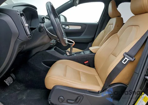 2019 Volvo Xc40 T5 Momentum from USA, damaged, VIN YV4162UKXK2059765